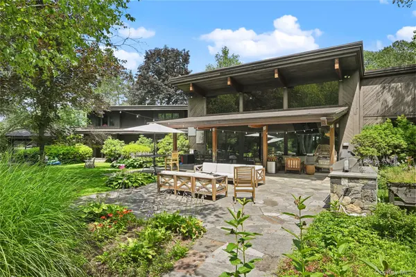 37 Sarles ST, Armonk, NY 10504