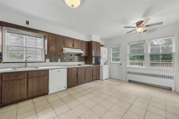 14 Walnut LN, Harrison, NY 10528