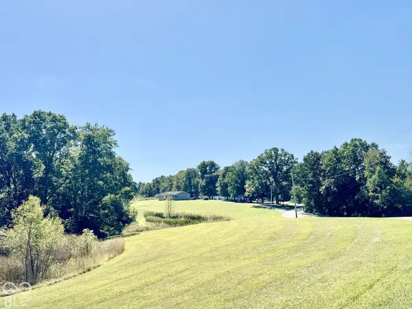 8476 E Sycamore RD, Bloomfield, IN 47424