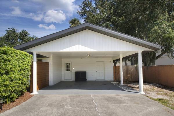 920 ORANGE AVE, Tavares, FL 32778