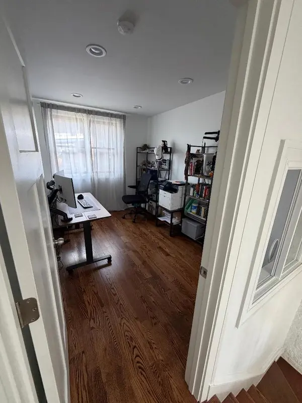 933 S Oakley BLVD, Chicago, IL 60612