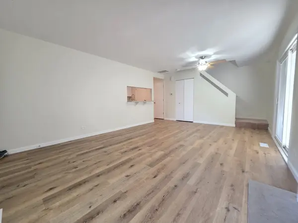 338 Bunker Hill CIR, Aurora, IL 60504