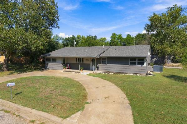 215 E South Ave, Wellington, KS 67152