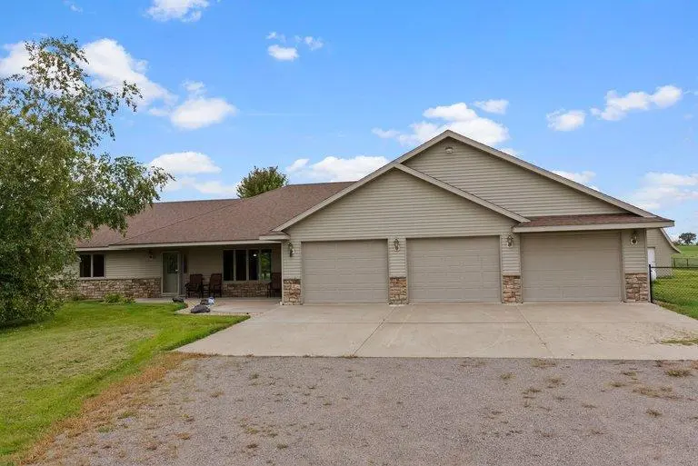 12221 85th AVE, Milaca, MN 56353