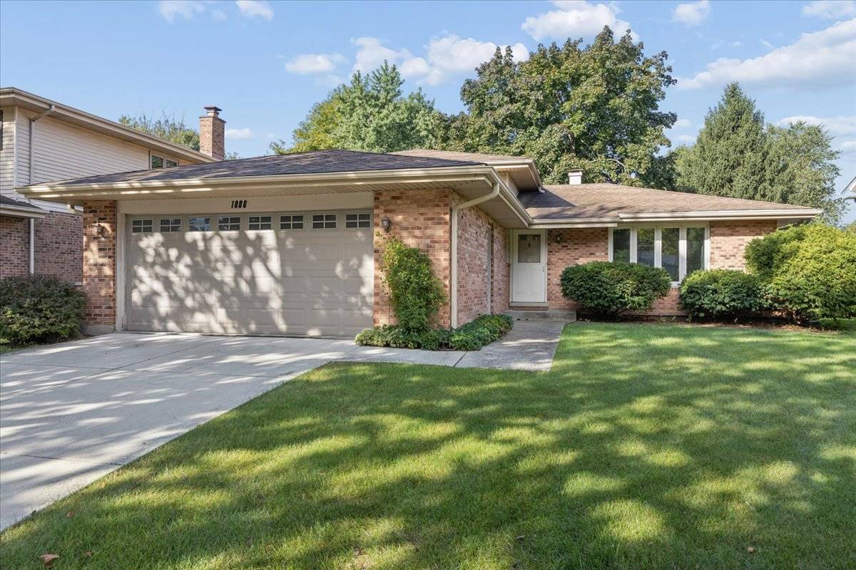1006 Longford DR, Westmont, IL 60559