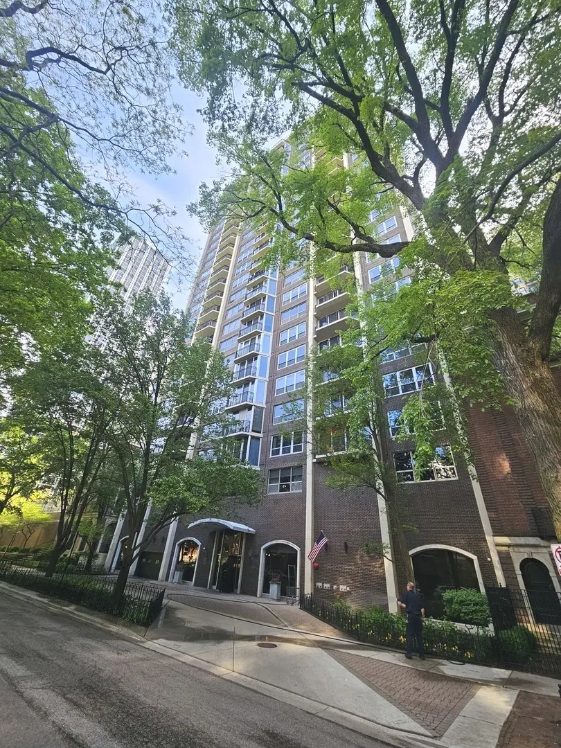 1515 N Astor ST #23BC, Chicago, IL 60610
