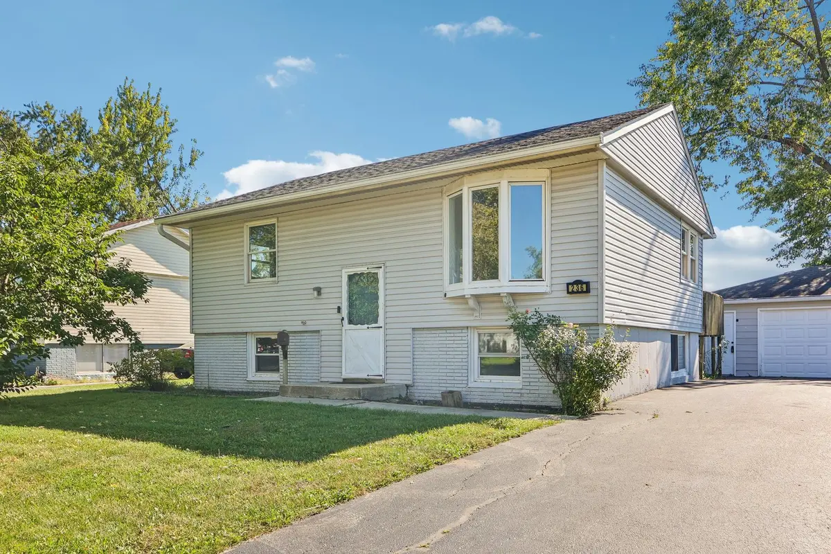 236 E Rose ST, Glenwood, IL 60425