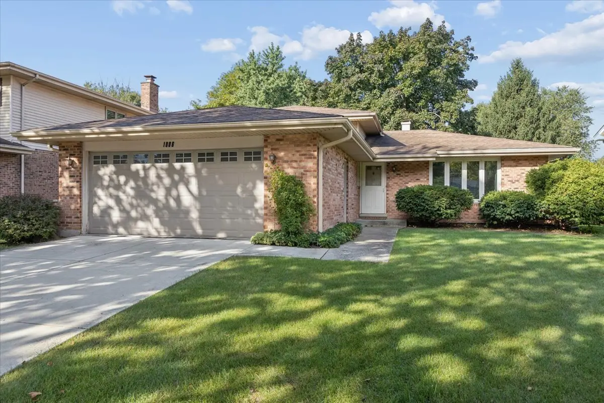 1006 Longford DR, Westmont, IL 60559