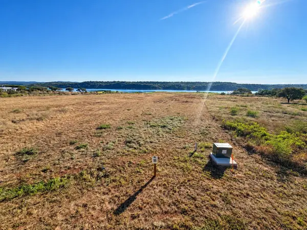 11 Westshore LN, Spicewood, TX 78669