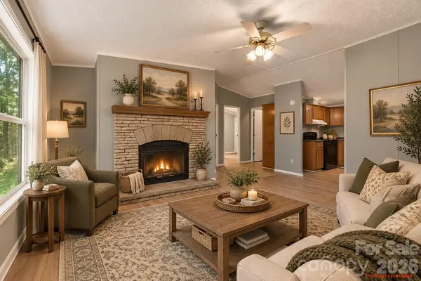 1325 Smith Woods LN, Hickory Grove, SC 29717