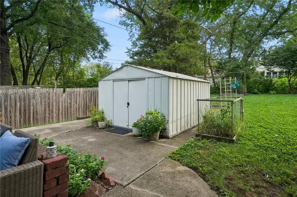 8225 Jarboe ST, Kansas City, MO 64114