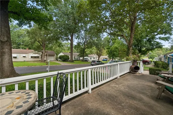 8225 Jarboe ST, Kansas City, MO 64114