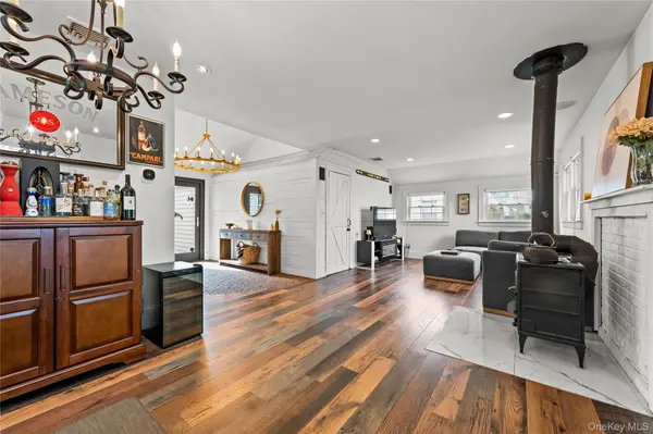 43 Foster BLVD, North Babylon, NY 11702