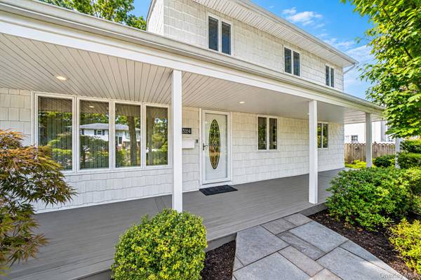1524 N Monroe AVE, West Islip, NY 11795