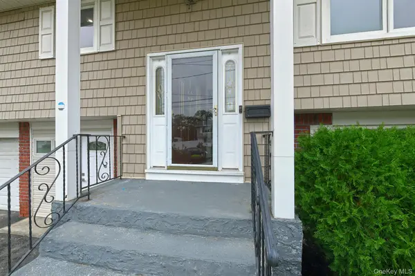 105 N Lewis AVE, Lindenhurst, NY 11757