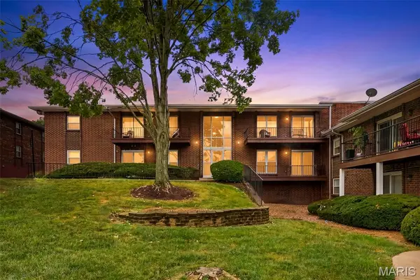 10360 Forest Brook LN #B, St Louis, MO 63146