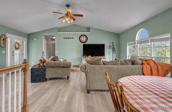 224 Washington Heights DR, Washington, MO 63090
