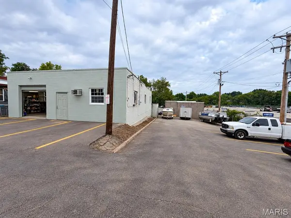9797 St Charles LN, St Louis, MO 63074