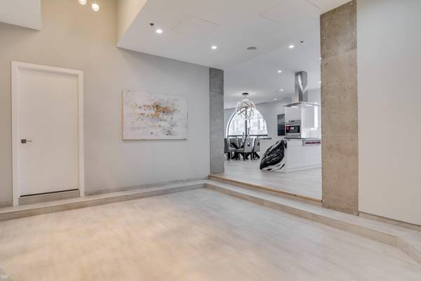 200 N Dearborn ST #4700, Chicago, IL 60601