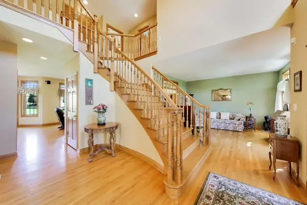 1933 Rosewood CT, Munster, IN 46321