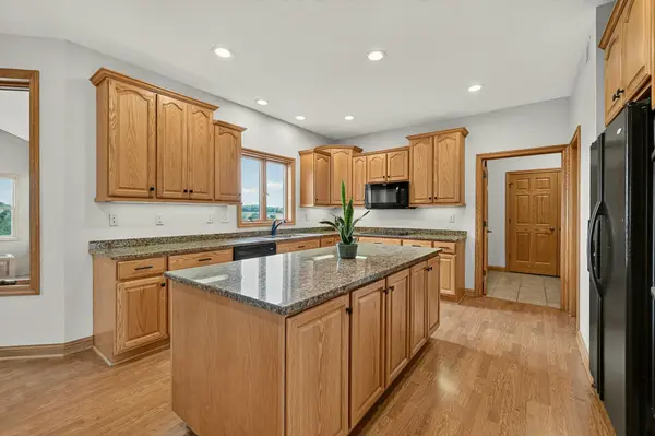 570 Valley View RD SW, Oronoco, MN 55960