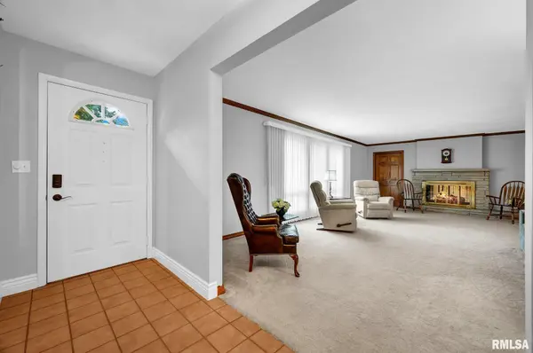 6009 N TRENTON LN, Peoria, IL 61614
