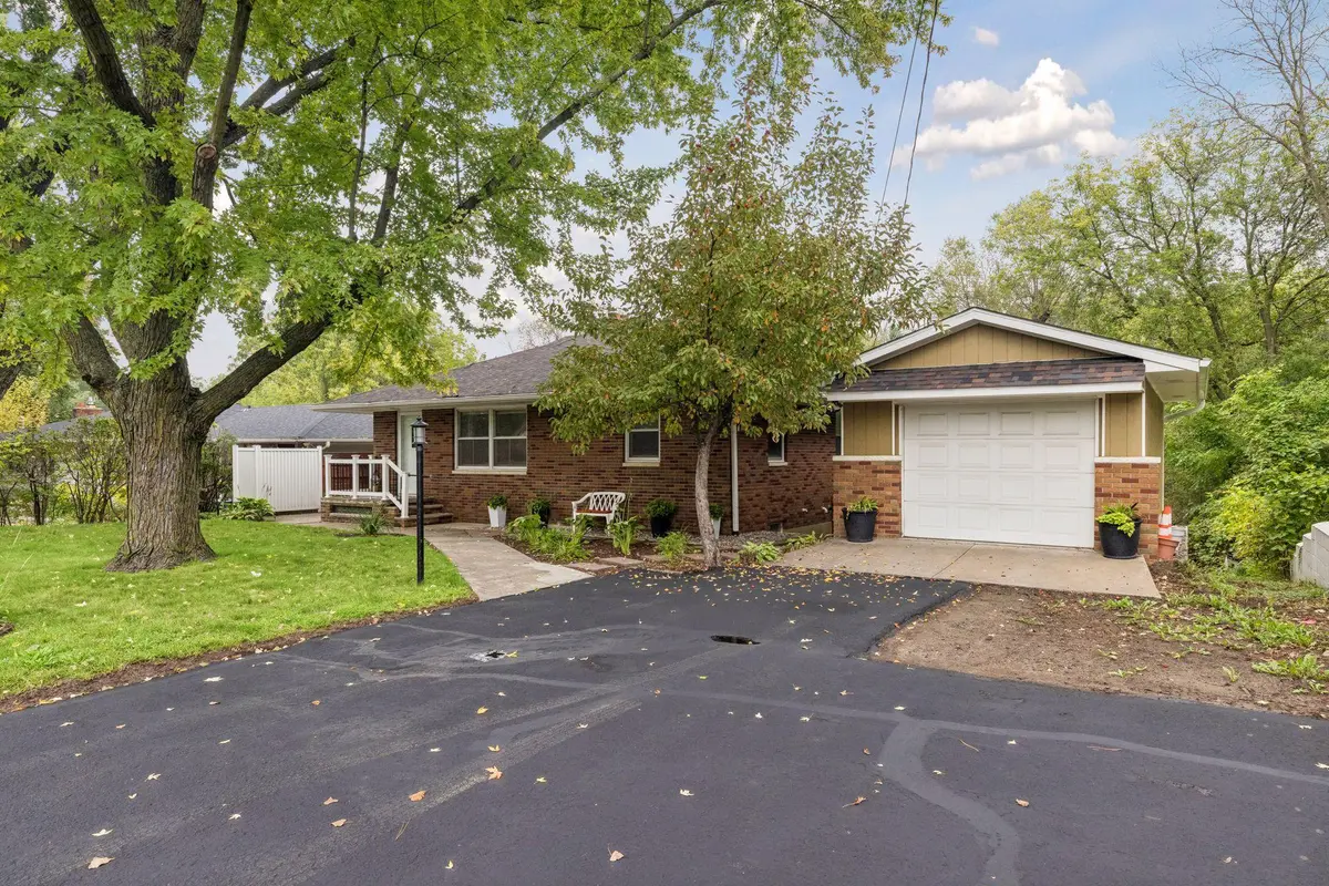 1814 Mcknight RD N, Maplewood, MN 55109