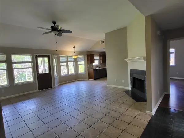 512 Maplecreek DR, Leander, TX 78641