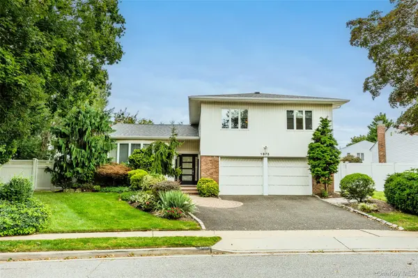 1875 Julian LN, Merrick, NY 11566