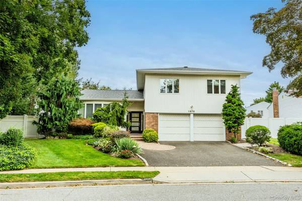 1875 Julian LN, Merrick, NY 11566