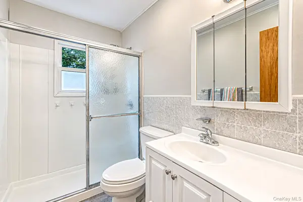 102 Robinson AVE, Medford, NY 11763