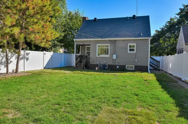 755 Cottage AVE E, Saint Paul, MN 55106