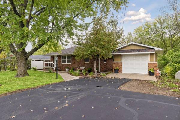 1814 Mcknight RD N, Maplewood, MN 55109