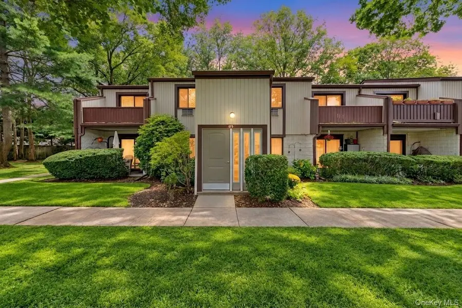 107 Richmond BLVD #4B, Ronkonkoma, NY 11779