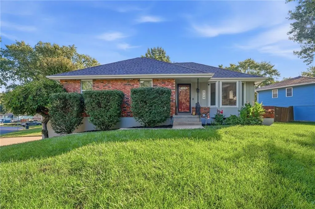924 SW Speas DR, Blue Springs, MO 64014