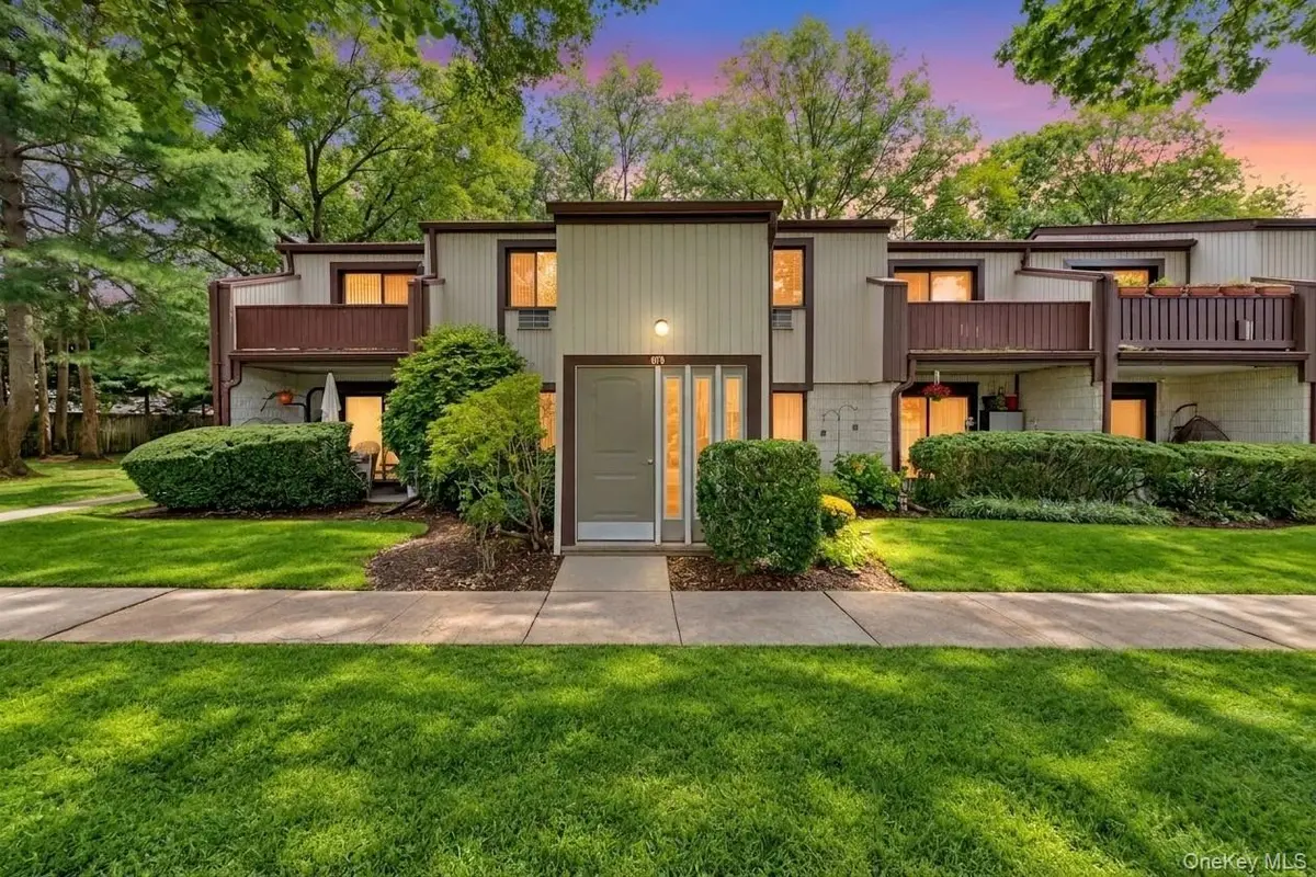 107 Richmond BLVD #4B, Ronkonkoma, NY 11779