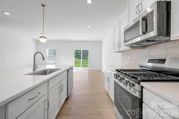 781 Kitfox DR NW, Concord, NC 28027