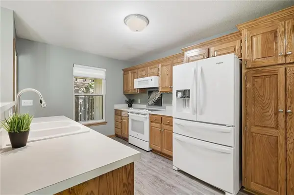 8310 N Barclay CIR, Kansas City, MO 64118