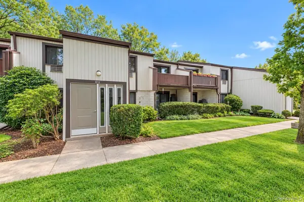 107 Richmond BLVD #4B, Ronkonkoma, NY 11779