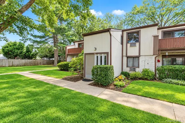 107 Richmond BLVD #4B, Ronkonkoma, NY 11779