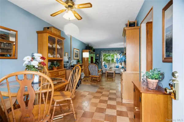 1056 Village DR #1056, Hauppauge, NY 11788