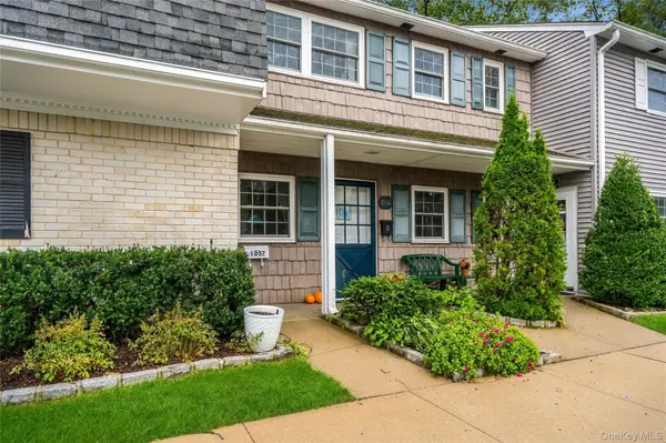 1056 Village DR #1056, Hauppauge, NY 11788