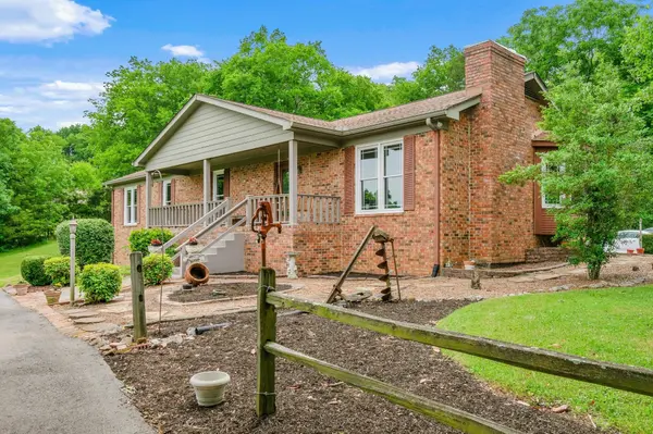 833 Long Hollow Pike, Goodlettsville, TN 37072