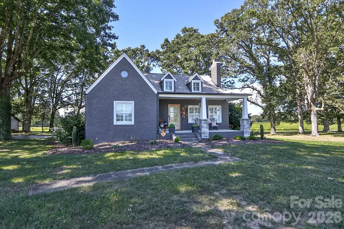 2659 US Highway 21 HWY, Hamptonville, NC 27020