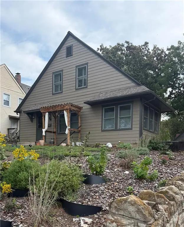 3729 State Line RD, Kansas City, MO 64111