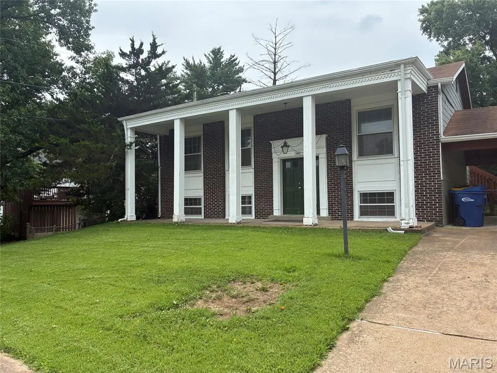 396 Genoa DR, Ballwin, MO 63021