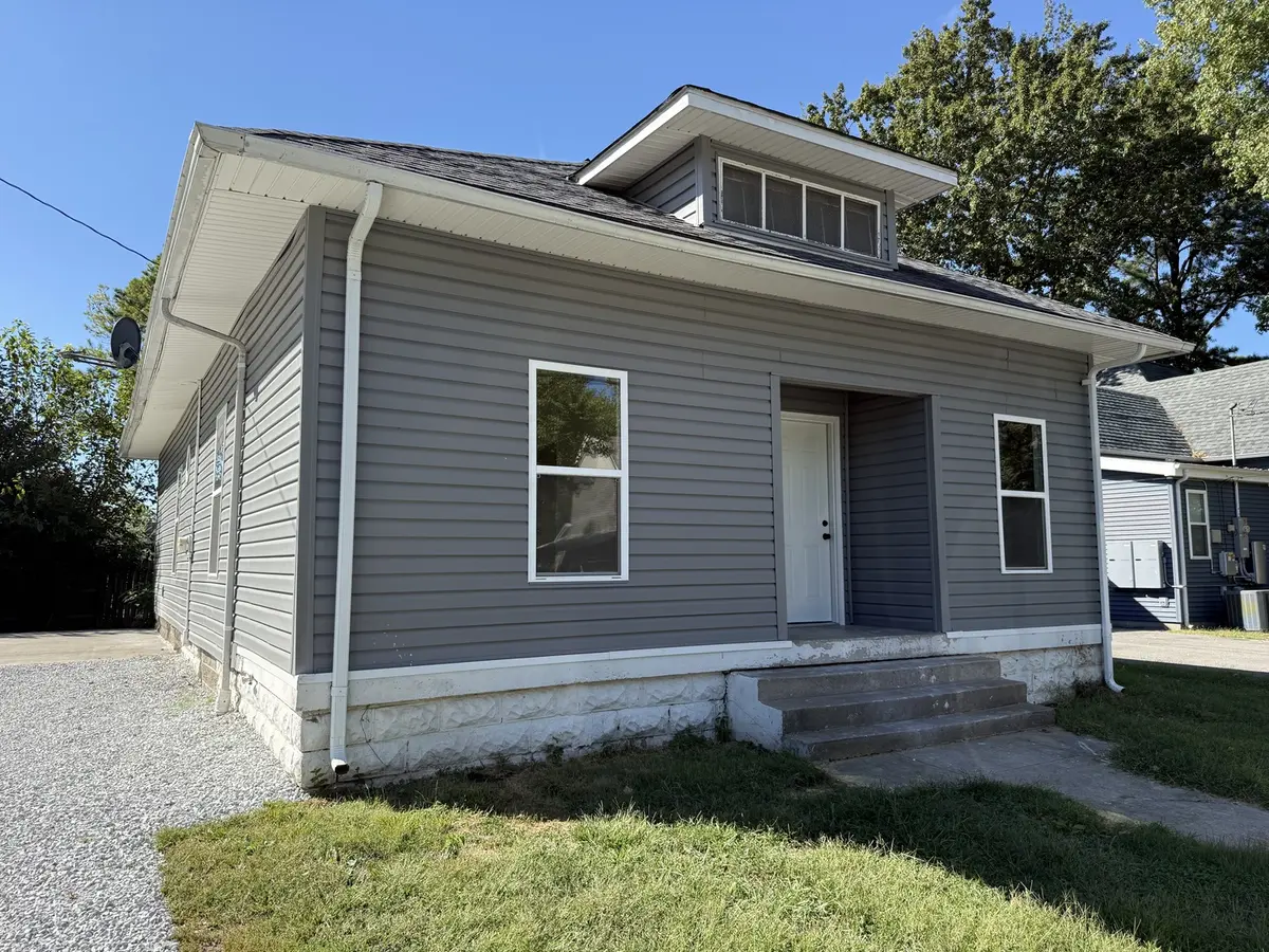 810 N Monroe ST, Marion, IL 62959