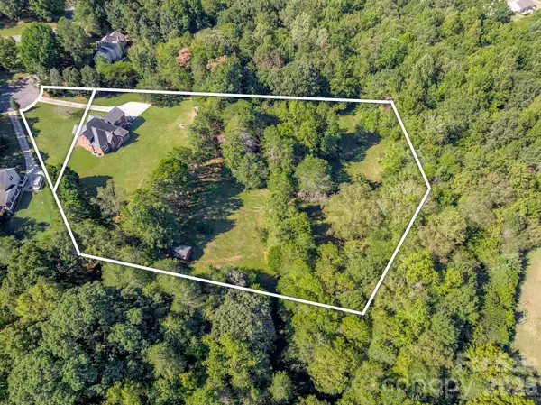 16506 Whispering Oaks LN, Fort Mill, SC 29708