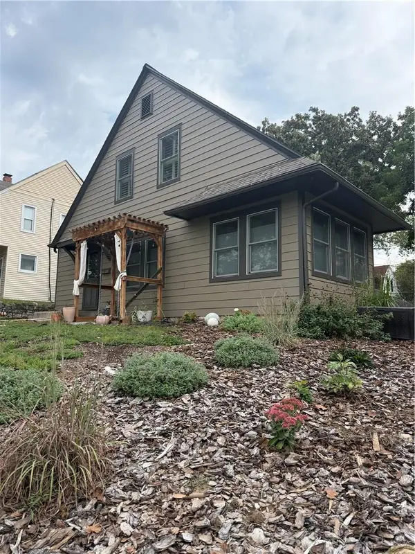 3729 State Line RD, Kansas City, MO 64111