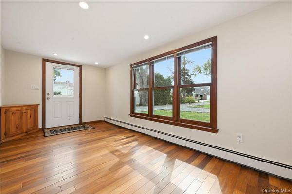 3849 Wesley ST, Seaford, NY 11783